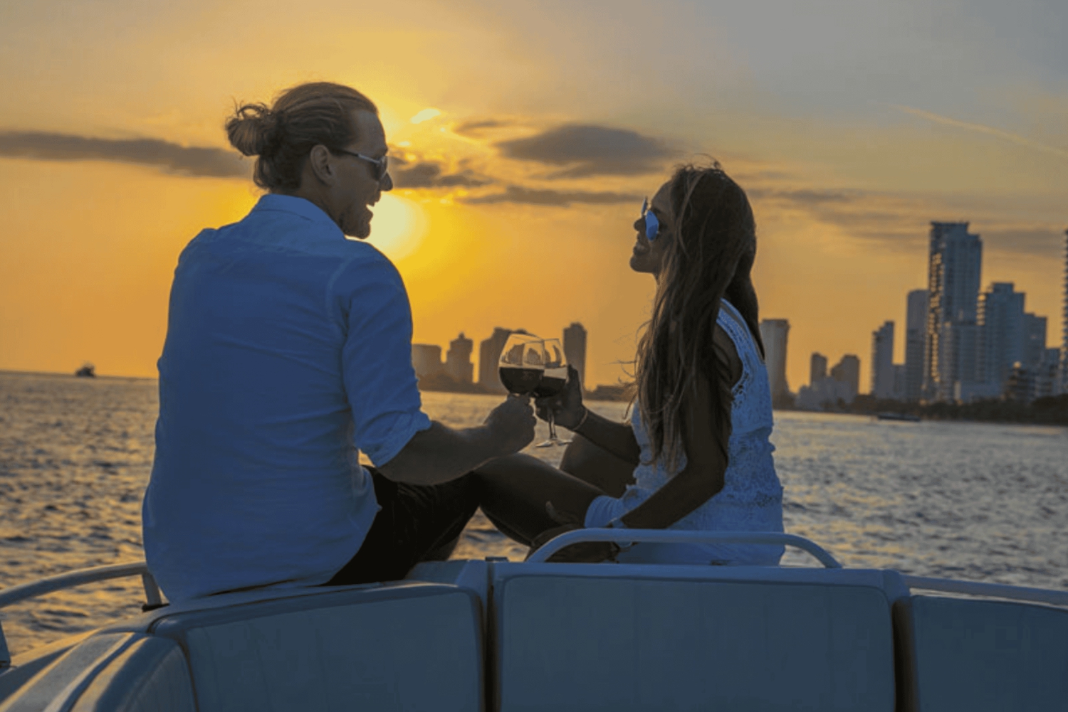 カルタヘナ：湾を航行しながら船上でディナー