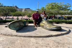 Cartagena: Historyczna wycieczka po mieście autobusem Chiva z przewodnikiem!