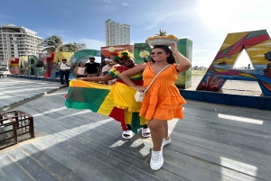 Cartagena: Historyczna wycieczka po mieście autobusem Chiva z przewodnikiem!