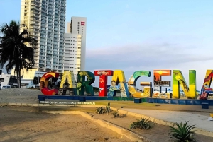 Cartagena: Historyczna wycieczka po mieście autobusem Chiva z przewodnikiem!
