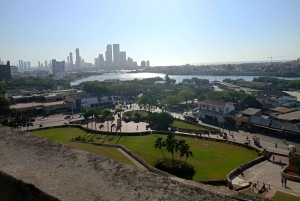 Cartagena: Historyczna wycieczka po mieście autobusem Chiva z przewodnikiem!