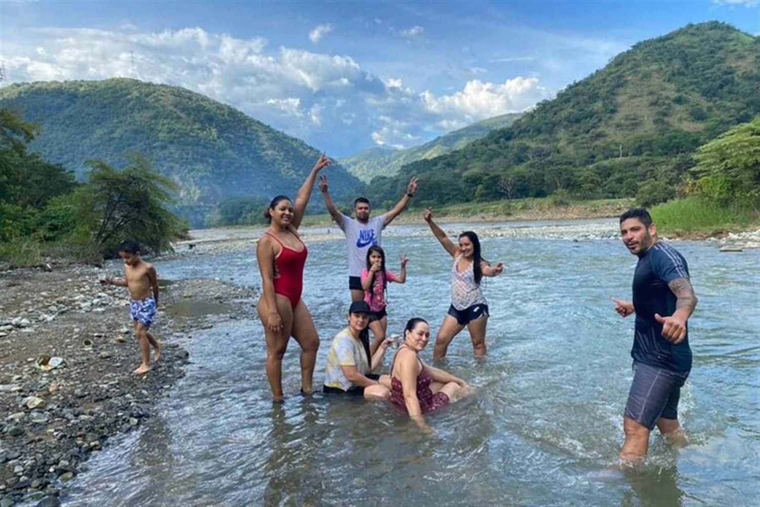 Medellin: całodniowy prywatny piknik nad rzeką