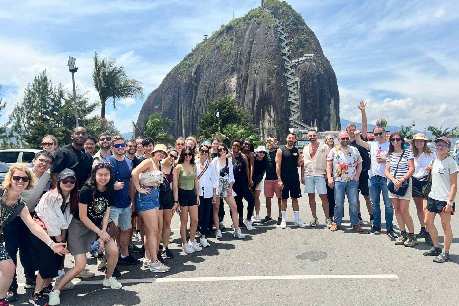 Medellin: Guatapé-tur, lunsj, cruise og Piedra del Peñol