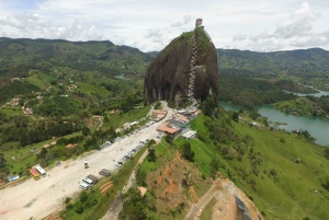 Medellín: Privat Guatapé med Peñol-billetter og bådtur