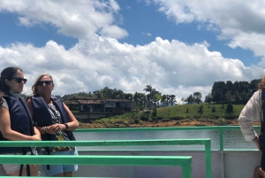 Medellín: Privat Guatapé med Peñol-billetter og bådtur