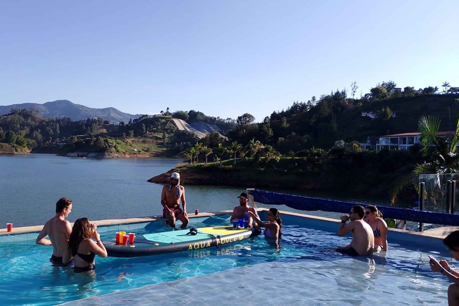 Medellín: Guatape Tour + Bootfeest