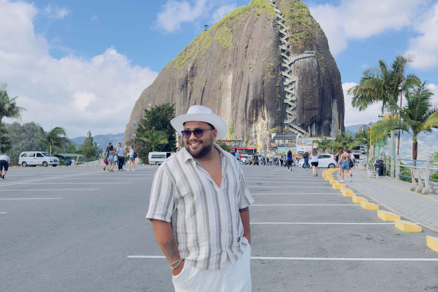 Medellín: Tour nach Guatapé, Peñol und Bootsfahrt, mit Mittagessen und Frühstück