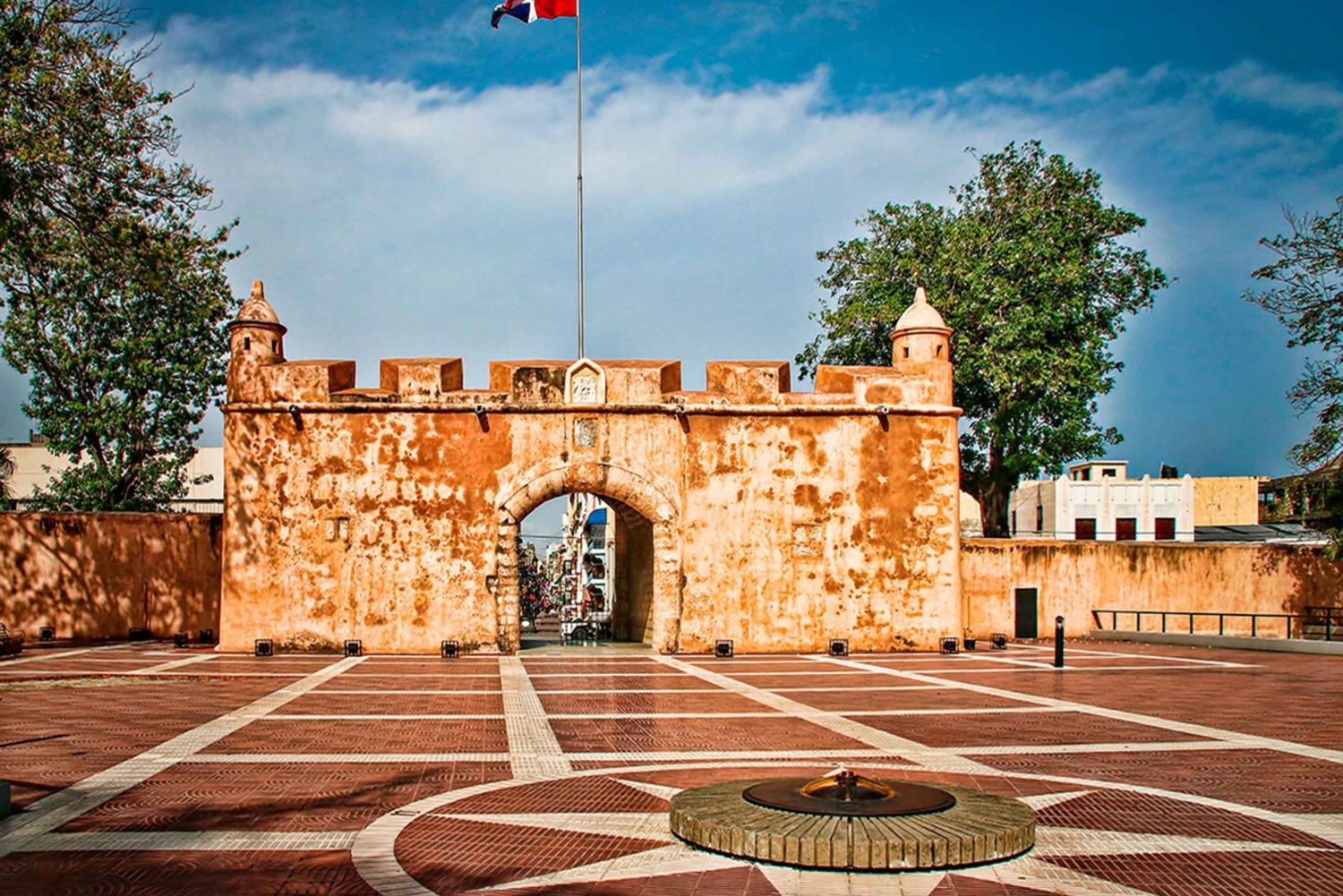 Punta Cana: Jednodniowa wycieczka do Santo Domingo z latarnią morską Columbus