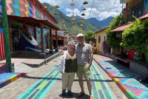 サン・フアンとサン・ペドロのツアー：アティトランのマヤ芸術の中心地をご案内します
