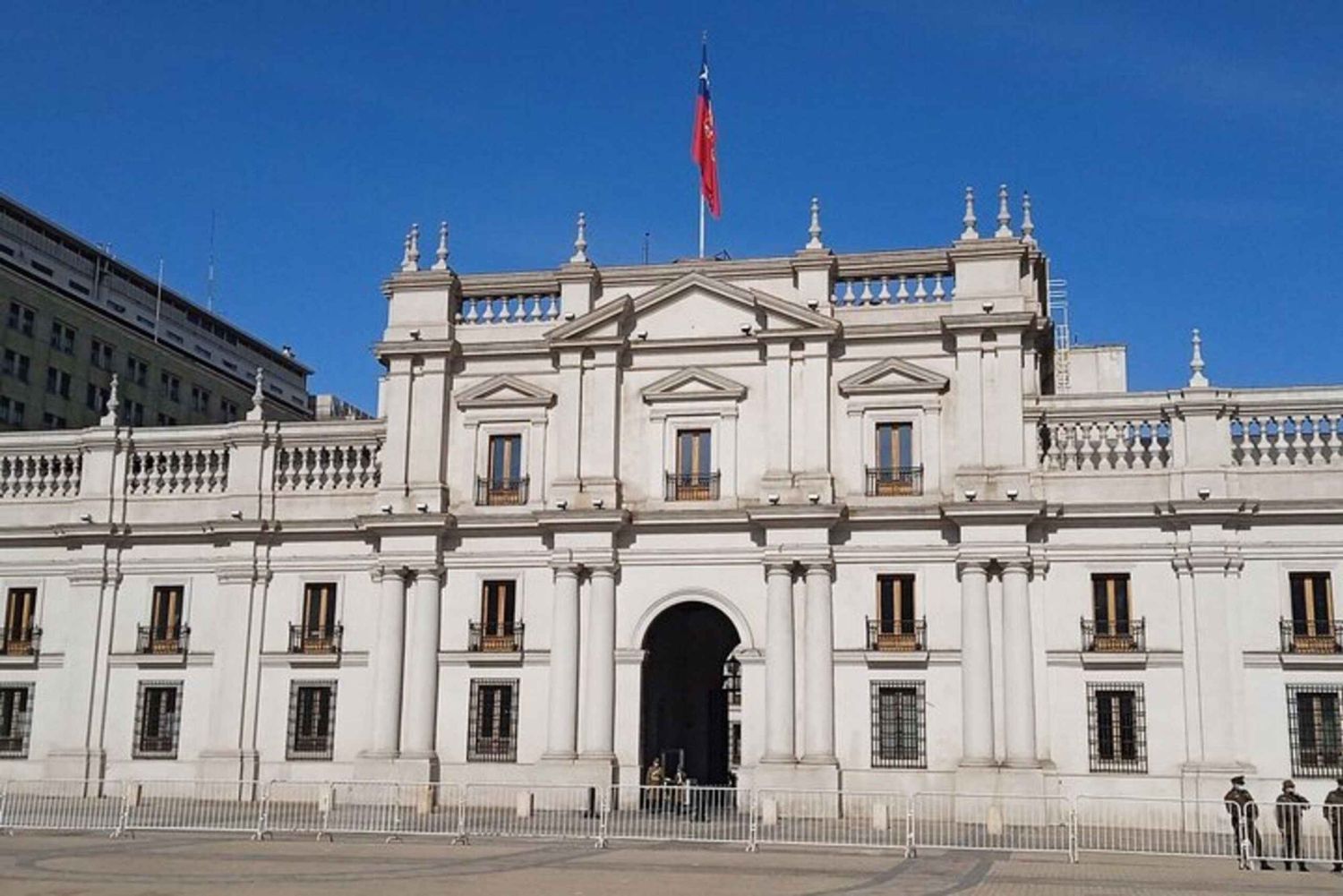 サンティアゴ・デ・チリ：地元料理を楽しめる半日市内観光