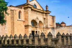 Santo Domingo: Koloniale stadstour + Stranddag in Boca Chica met lunch