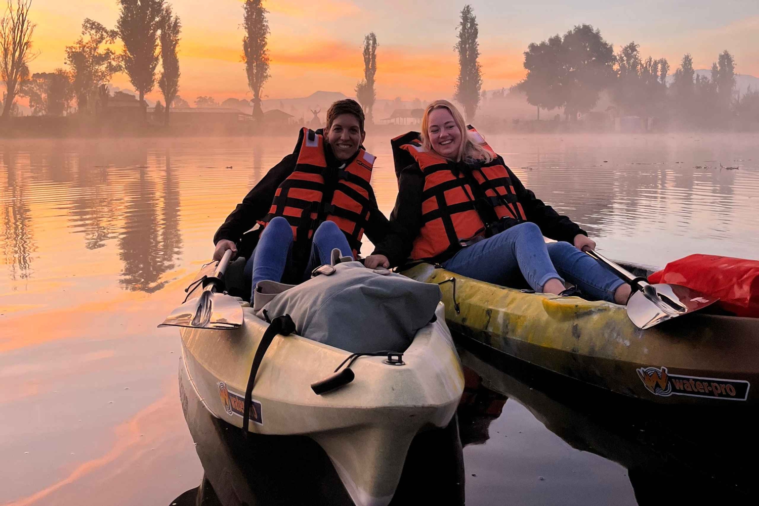 ソチミルコ：カヤックでメキシコシティの朝を迎える