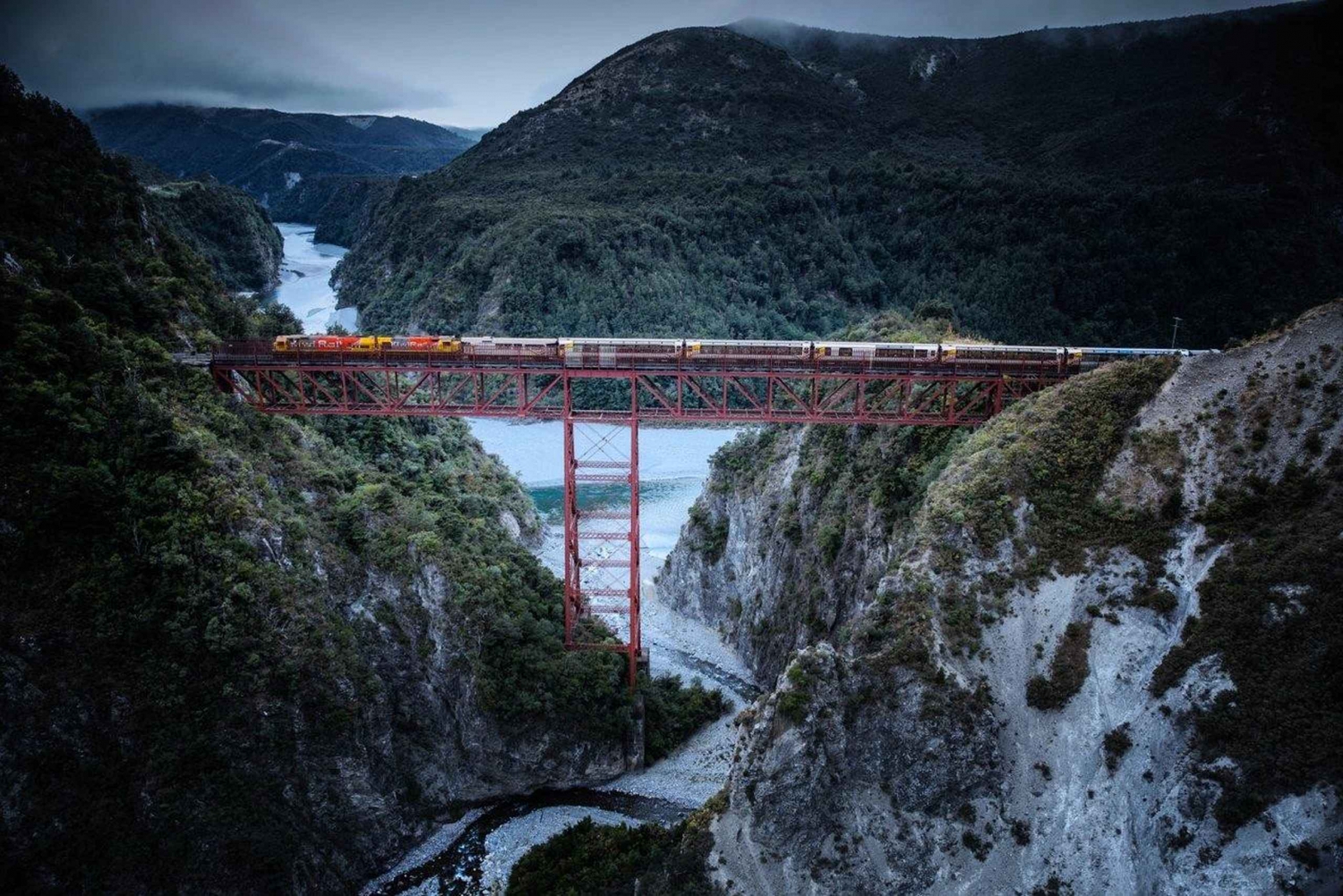 Excursión de ida de Christchurch a Franz Josef, incluido el tren TranzAlpine.