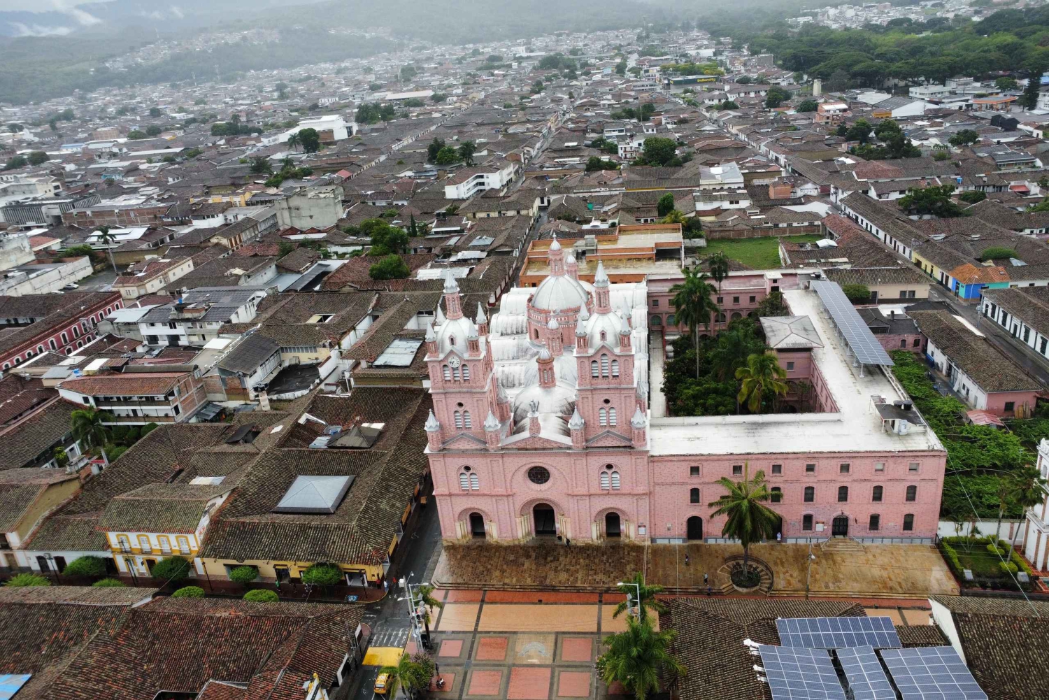 Buga: Passeio pela cidade e visita à Basílica do Senhor dos Milagres