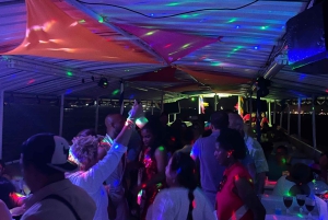 Cartagena: Passeio pela baía com bar aberto e espetáculo de dança