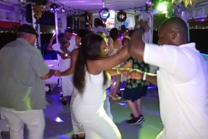 Cartagena: Passeio pela baía com bar aberto e espetáculo de dança