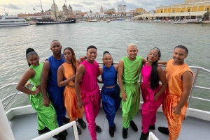 Cartagena: Passeio pela baía com bar aberto e espetáculo de dança