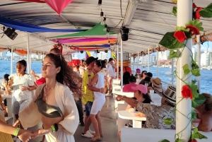 Cartagena: Passeio pela baía com bar aberto e espetáculo de dança