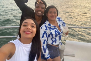 Cartagena: Passeio pela baía com bar aberto e espetáculo de dança