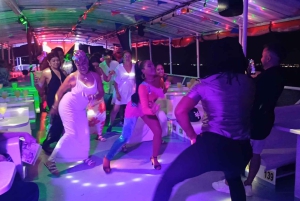 Cartagena: Passeio pela baía com bar aberto e espetáculo de dança