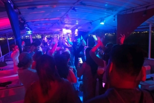 Cartagena: Passeio pela baía com bar aberto e espetáculo de dança