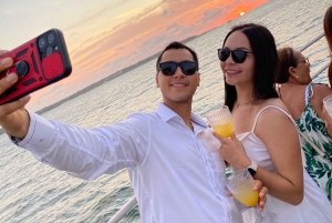 Cartagena: Passeio pela baía com bar aberto e espetáculo de dança