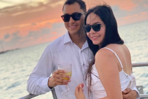 Cartagena: Passeio pela baía com bar aberto e espetáculo de dança