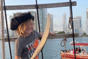 Cartagena, CO: Sunset Skyline Pirate Boat Tour with Drinks
