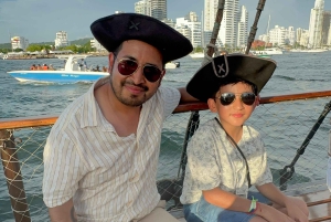 Cartagena, CO: Sunset Skyline Pirate Boat Tour with Drinks
