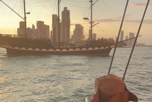 Cartagena, CO: Sunset Skyline Pirate Boat Tour with Drinks