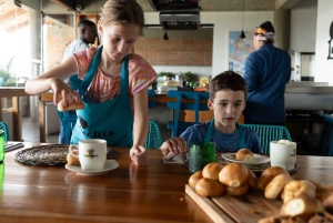 Cartagena: clase de repostería colombiana con taza de café