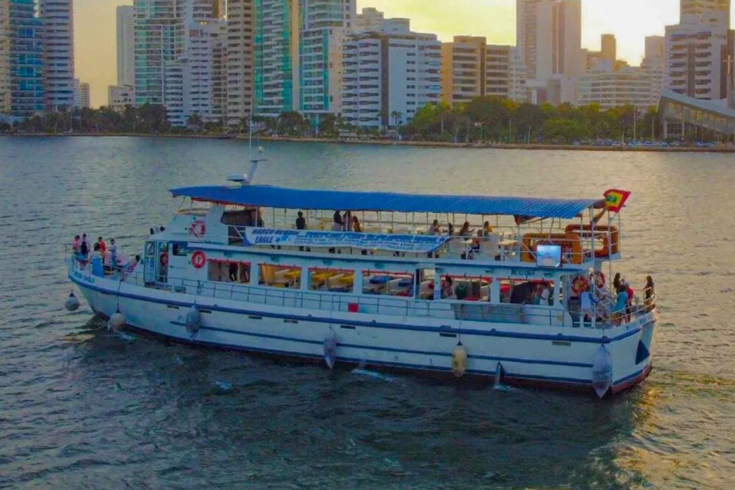 Cartagena de Indias: Solnedgangscruise med åpen bar og danseshow