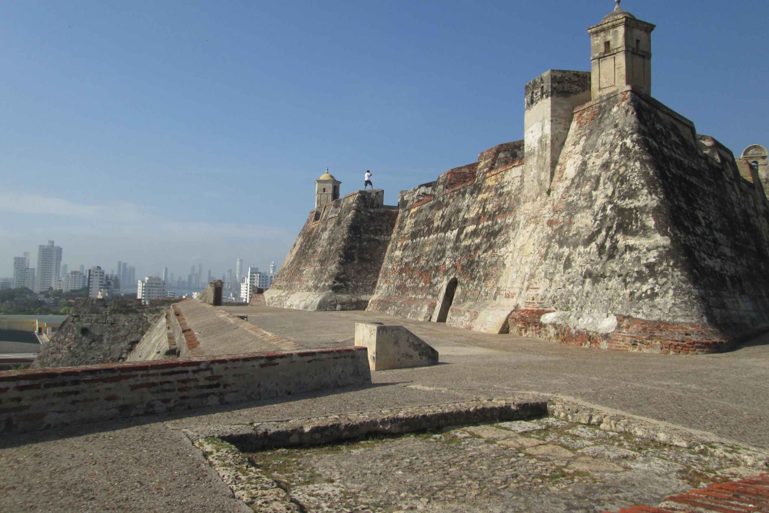 カルタヘナ：サンフェリペ城への入場 + 交通機関