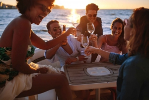 Cartagena: Party Boat til Cholon Beach med 2 drinks og frokost