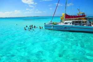 Cartagena: Party Boat til Cholon Beach med 2 drinks og frokost