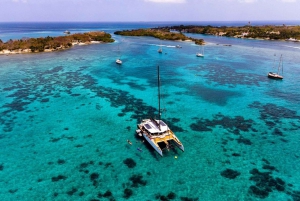 Cartagena: Rosario Islands Catamaran with Lunch and Snorkel