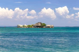 Cartagena: Rosario Islands Catamaran with Lunch and Snorkel