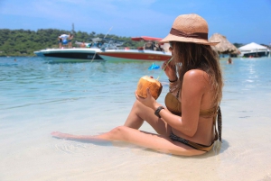 Cartagena: Rosario Islands Day Tour with Snorkel & Lunch