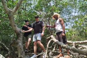 Cartagenassa: Purjehdus Cartagenan mangrovemetsissä: Purjehdus Cartagenan mangrovemetsissä