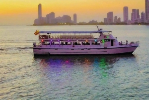 Cartagena: Solnedgang på båt i bukten med åpen bar og musikkshow!