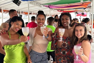 Cartagena: Solnedgang på båt i bukten med åpen bar og musikkshow!