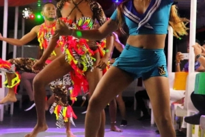 Cartagena: Solnedgang på båt i bukten med åpen bar og musikkshow!