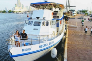 Cartagena: Solnedgang på båt i bukten med åpen bar og musikkshow!