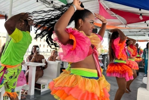 Cartagena: Solnedgang på båt i bukten med åpen bar og musikkshow!