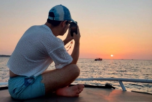 Картахена: VIP-тур по заливу на закате с открытым баром и клубом