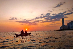 Cartagena: Passeio de caiaque ao pôr do sol com guia