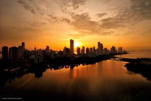 Cartagena: Party bei Sonnenuntergang auf einem Boot und im Strandclub