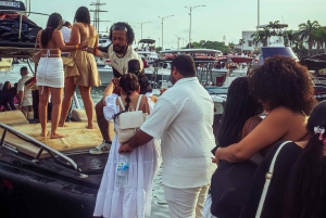 Cartagena: Party bei Sonnenuntergang auf einem Boot und im Strandclub