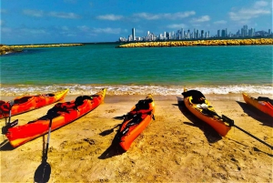 Cartagena: Tour en kayak por la isla Tierra Bomba con refrigerio
