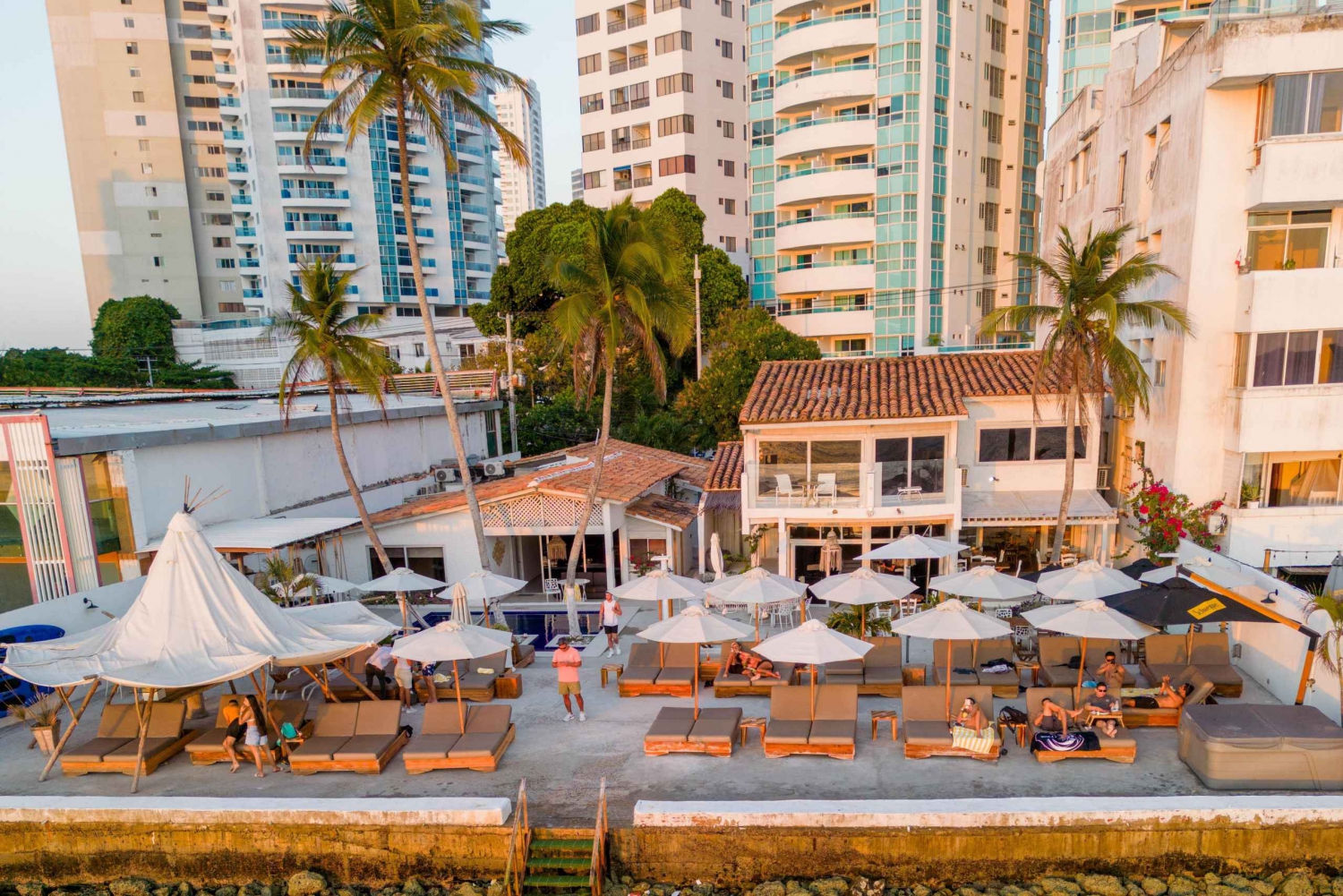 Cartagena: Wala Pass Day, pool, hav, DJ och liveshower